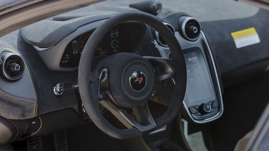Интерьер McLaren 570S Spider 2017 года  (WW) (фото 72 из 78)
